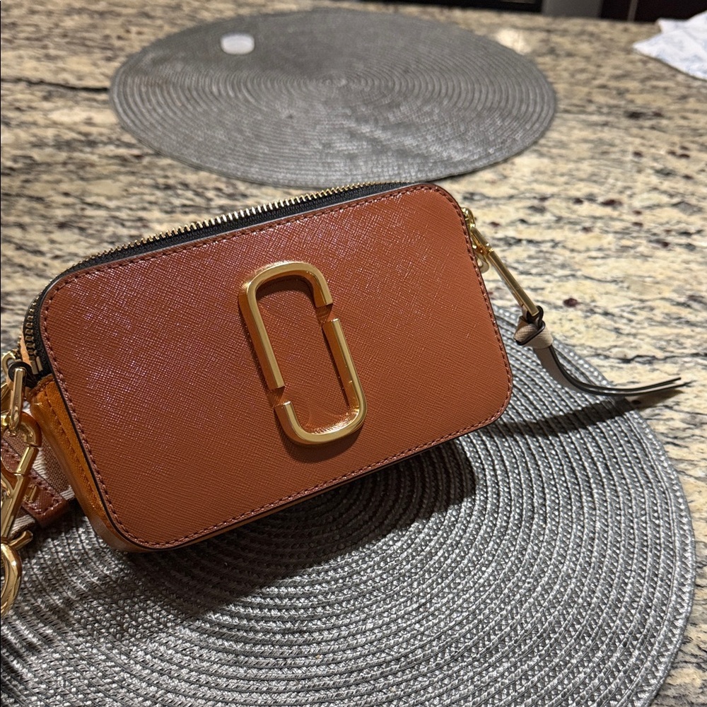 Stylish Marc Jacob’s Snapshot Tan Crossbody Bag